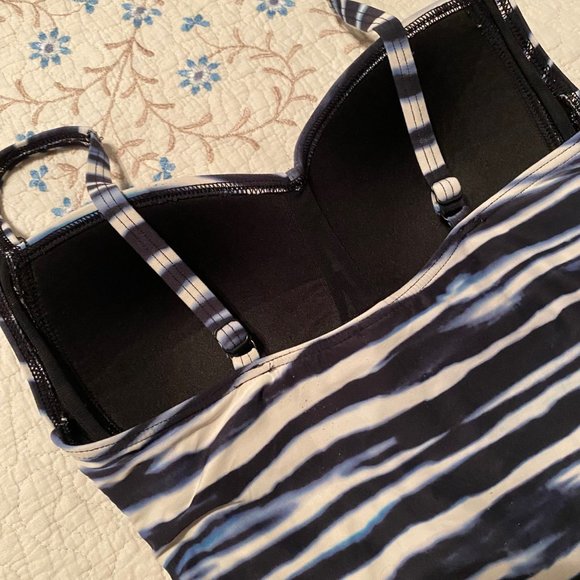 Size 8 Niptuck One Piece Swim Suit - Picture 5 of 9